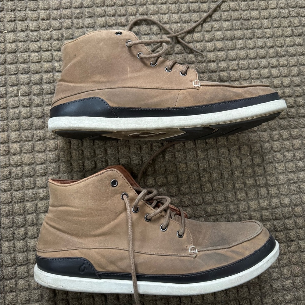 OluKai Men's Tan/Brown Chukka Boots
